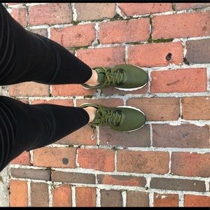 Nike hunter green